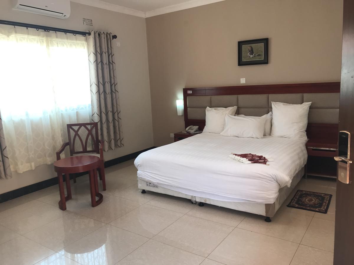 Northern Rock Hotel Mpika Dış mekan fotoğraf